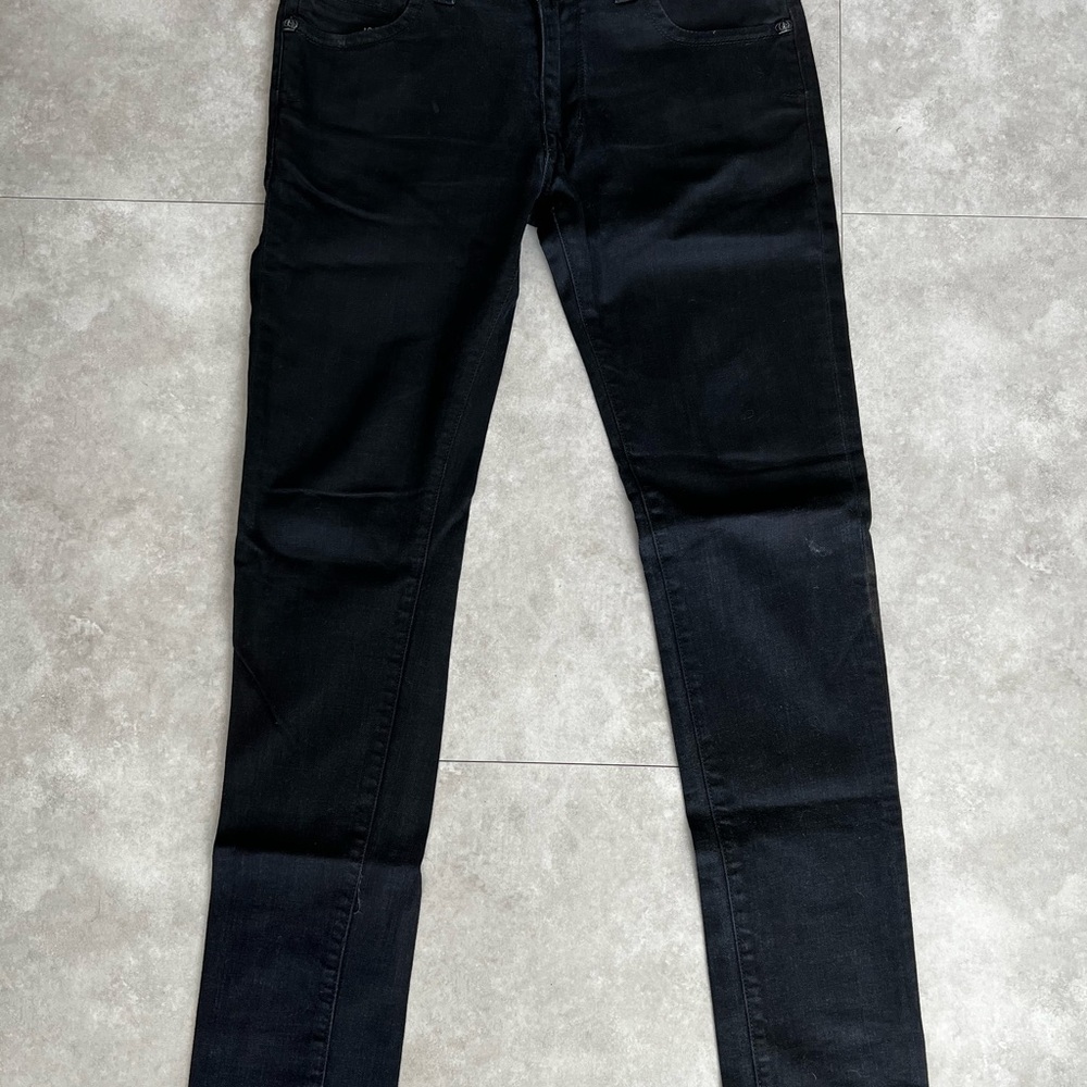 Sovage Sleek Black Skinny Jeans with Smooth Texture